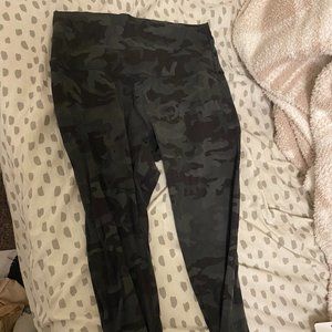 Lulu Lemon Cropped green camo leggings align